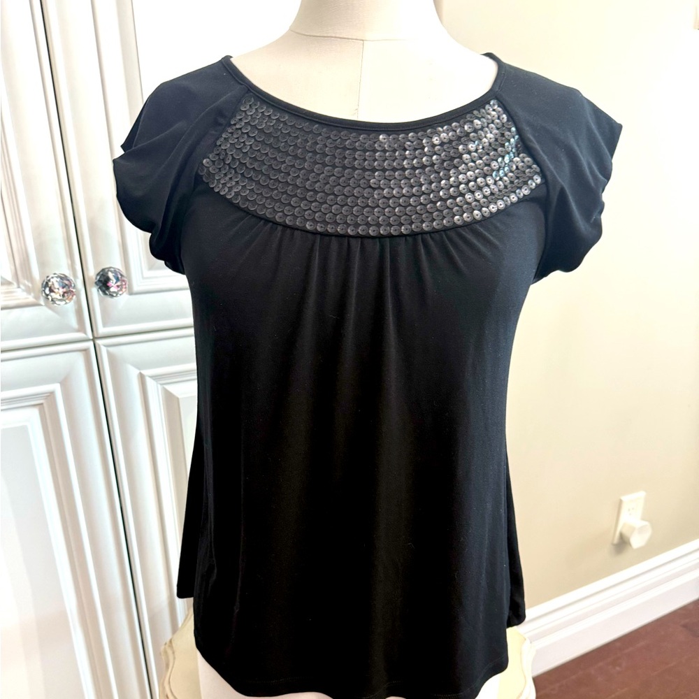 Banana Republic Factory Women's Medium Black Cap Sleeve Scoop Neck Tee w/Sequins
